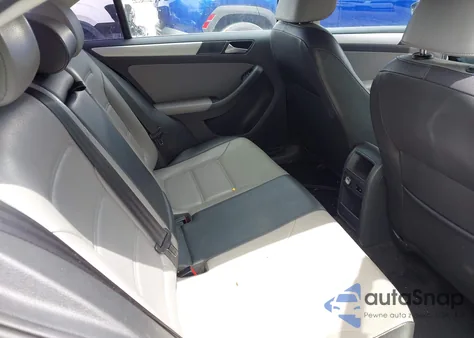 2013 Volkswagen Jetta Hybrid Sel z USA, uszkodzony, nr VIN 3VW637AJ2DM230074